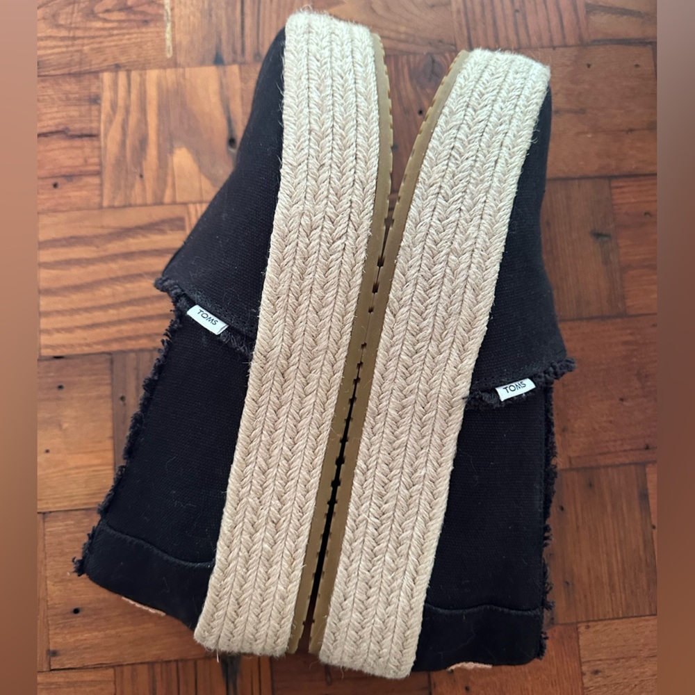 TOMs Platform Valencia Black Stacked Canvas Espadrille EUC $86.